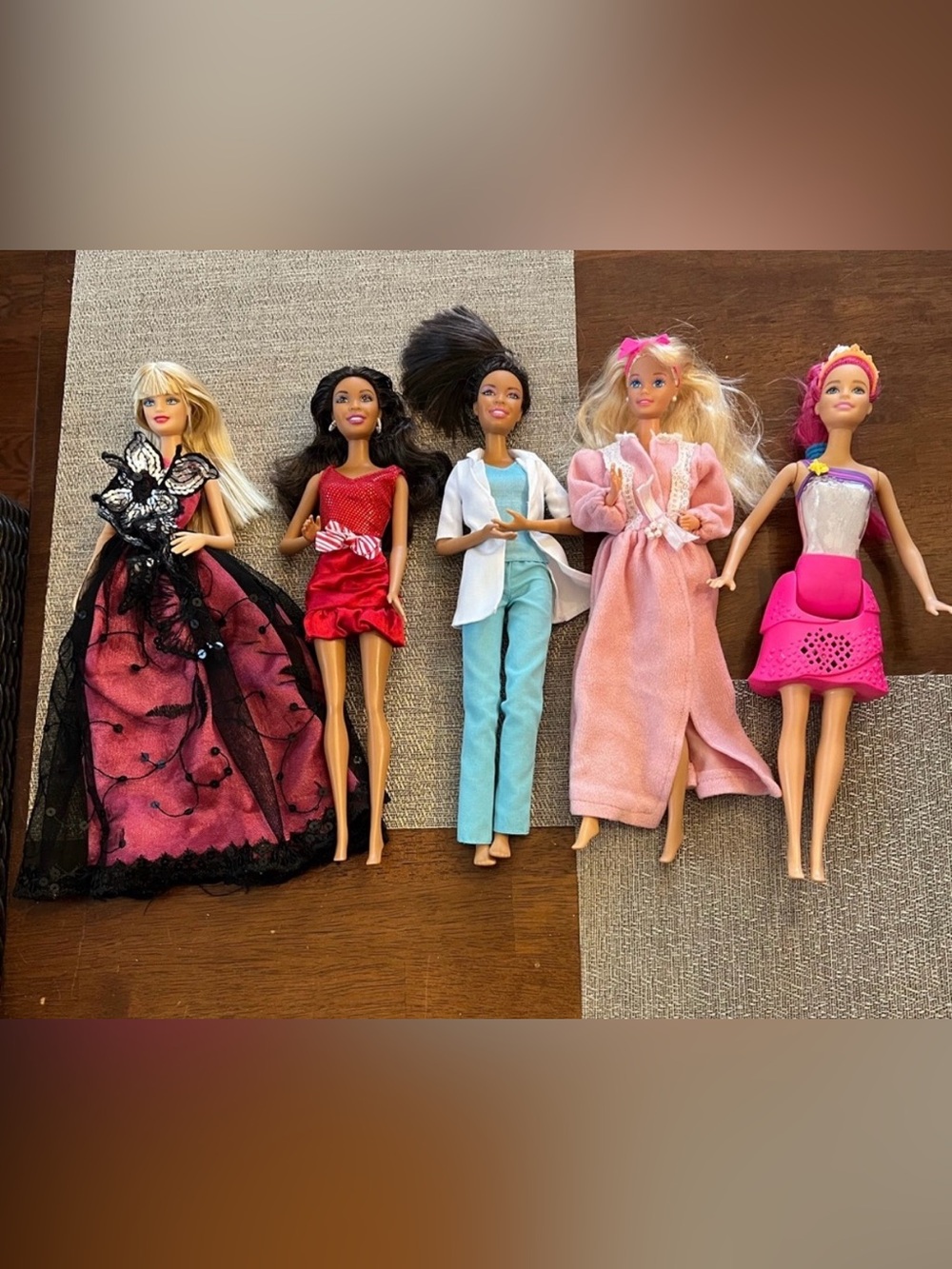 Barbie Set of Fashion‎ Dolls in Various Outfits
